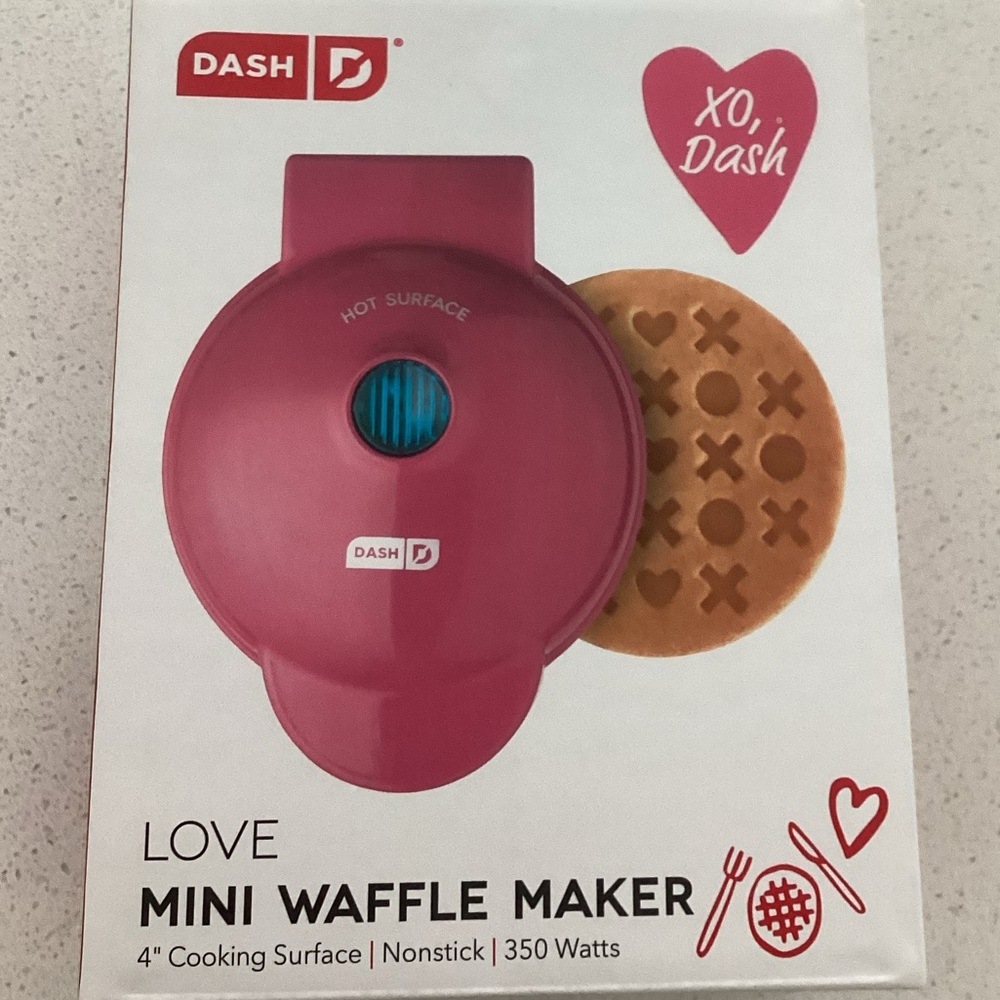 NEW VALENTINES LOVE MINI WAFFLE MAKER